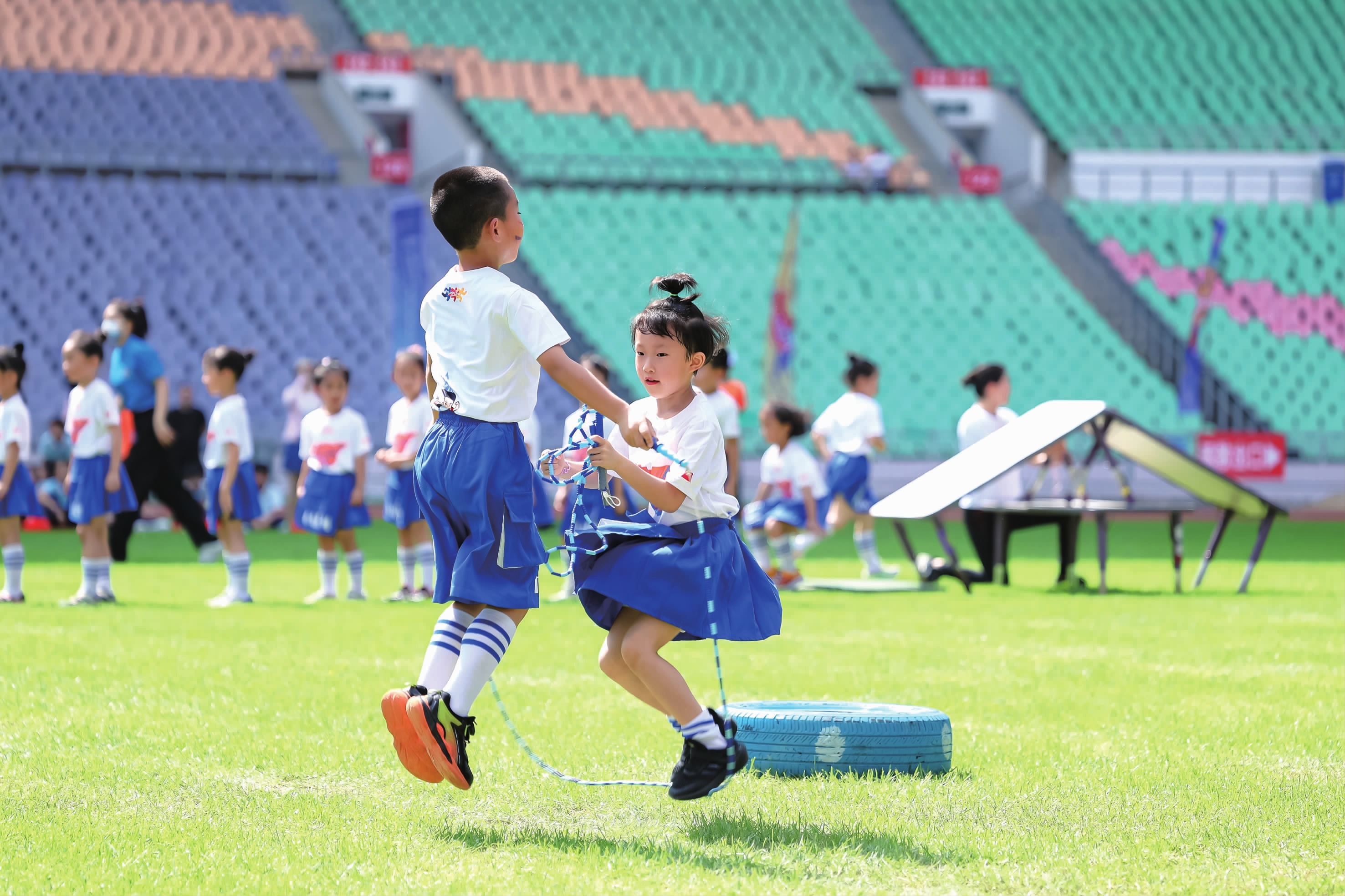 JDG连DRG都赢不了，还指望拿精英组第一？年总揭幕赛打得难解难分！